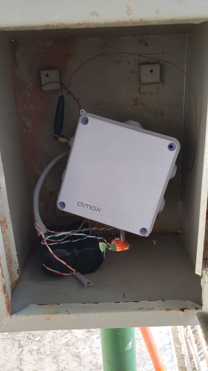 Sensores ultrasónicos para canales con servidor embebido y CRM web